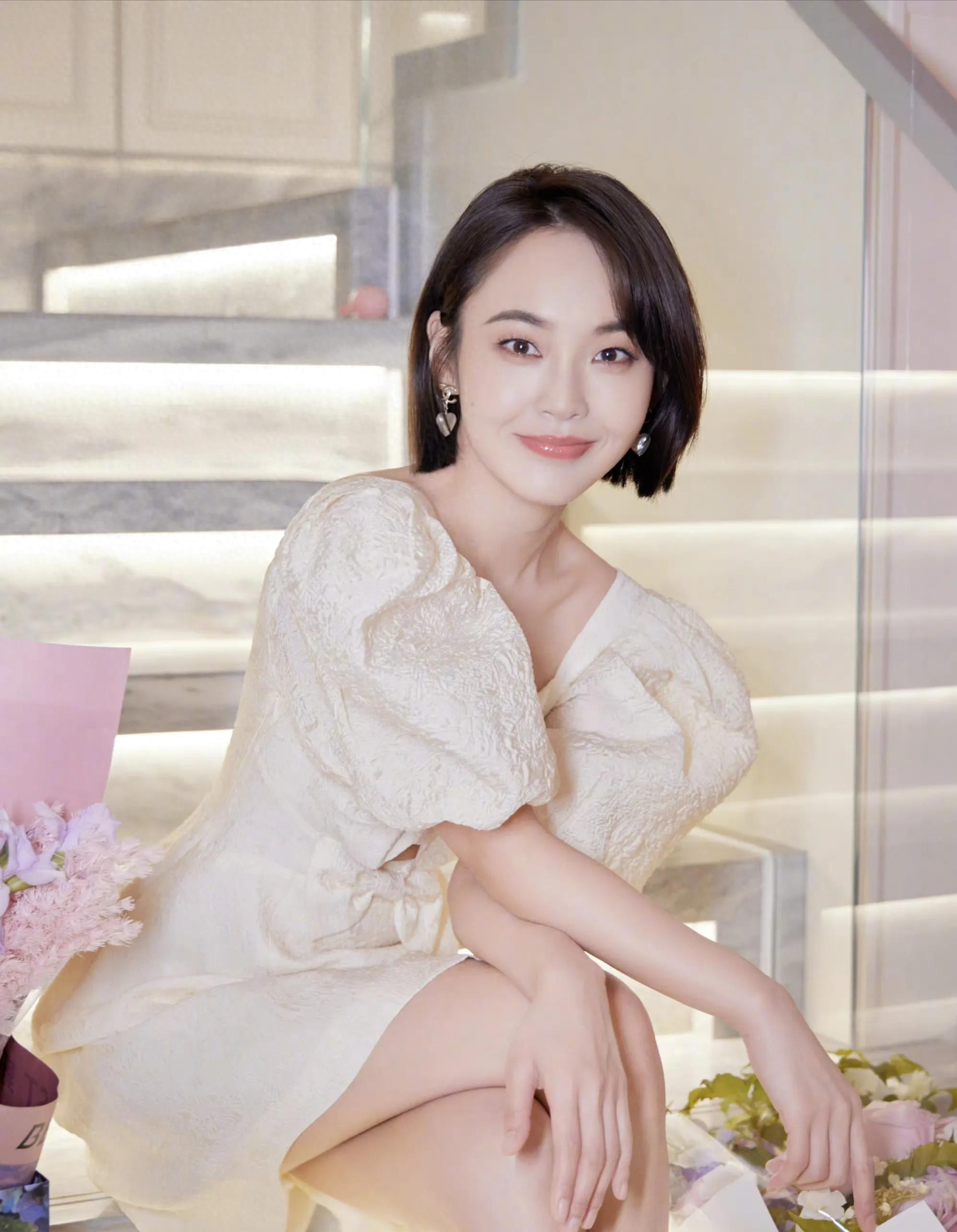 女明星张佳宁写真合集：清新甜美、俏皮可爱
