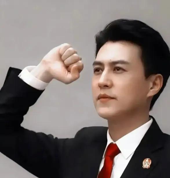 友友们！48岁的靳东又“藏不住”了——原来我们追了这么多年的“荧幕老干部”，演员