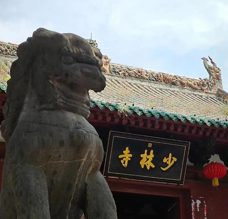 我们都被《少林寺》骗了，你以为它的名气和地位，
因为，在中国佛教界公认的四大名刹