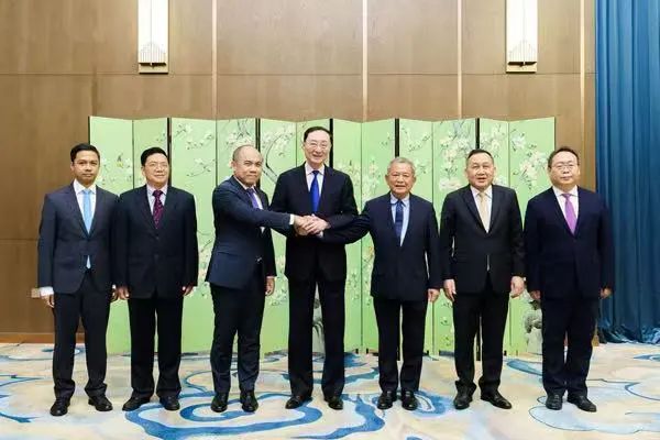 中国—柬埔寨—泰国三方非正式会晤在上海举行
2025年7月30日，中国—柬埔寨—