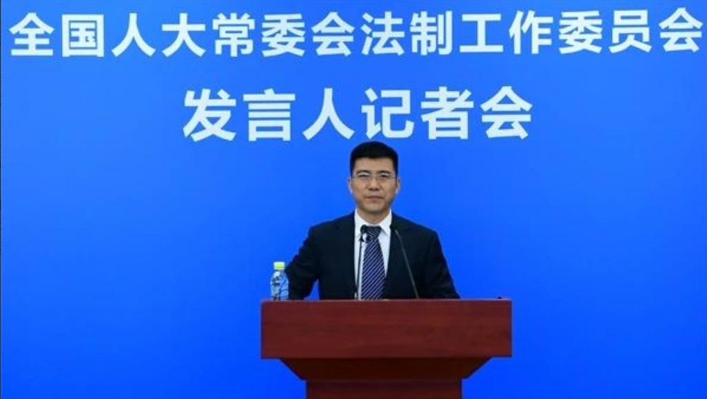 照罚照管照抓，“未成年”不再成为少年违法犯罪的挡箭牌，不再“一放了之”。人大近日