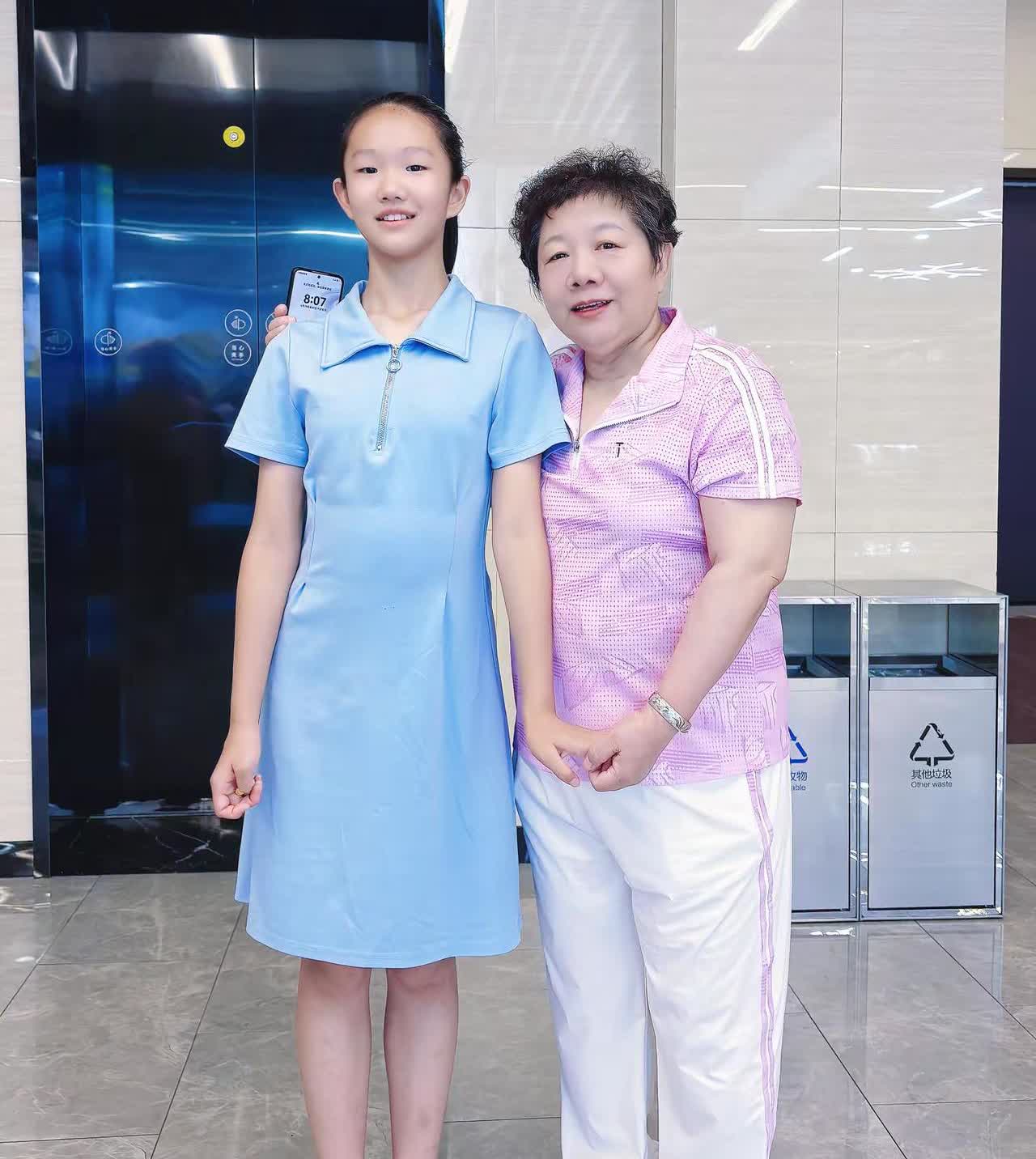 周深 周深 周深 周深 周深。11岁的这个她真的很喜欢周深 三句话不离周深，给我