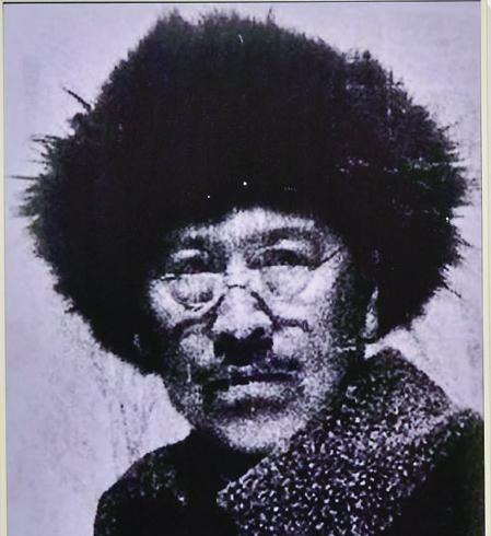 1937年，67岁的大地主戴万龄被日军擒获，为防其逃脱，日军竟用铁丝一头捆住他两