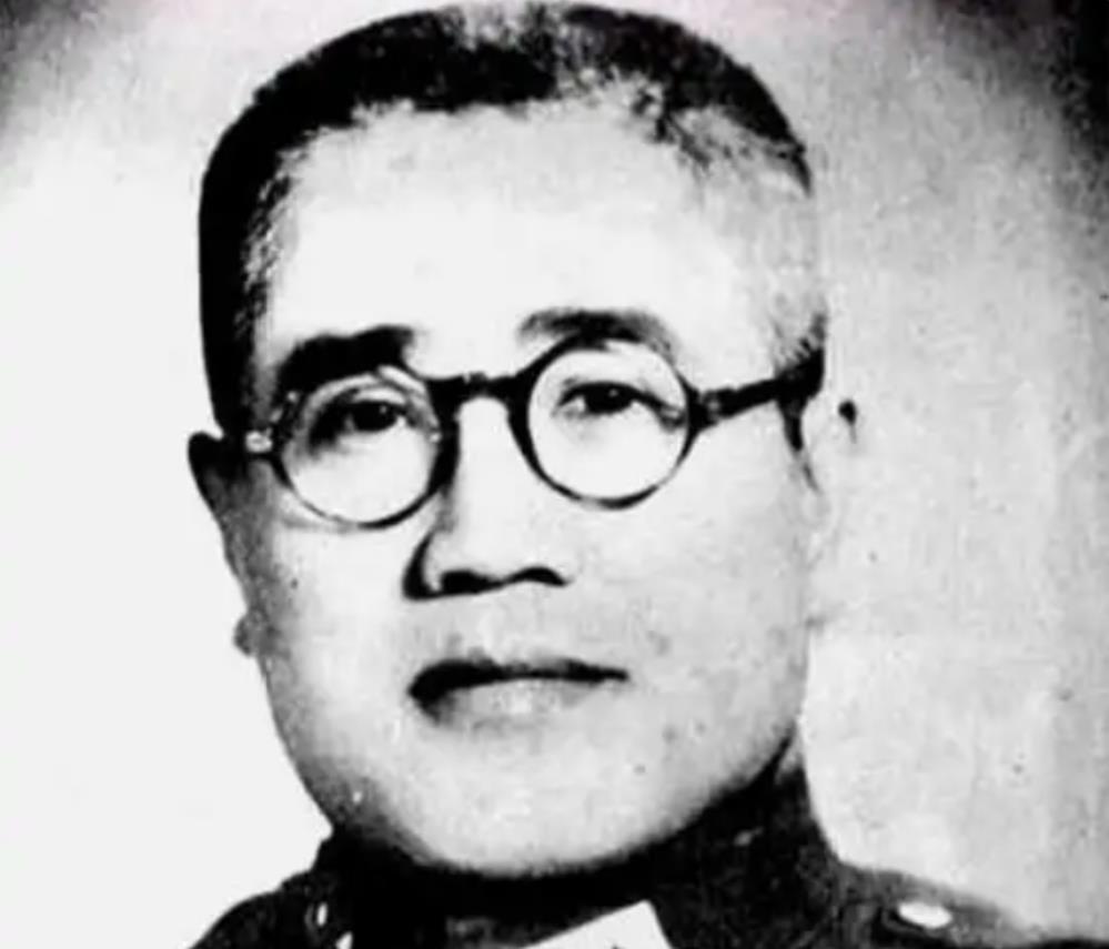1937年南京沦陷后，国军将领廖耀湘被困，掏出身上所有的银两和昂贵的金手表给了一