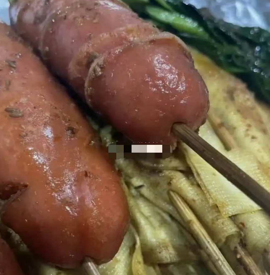不想再吃烤肠了，太恶心了。