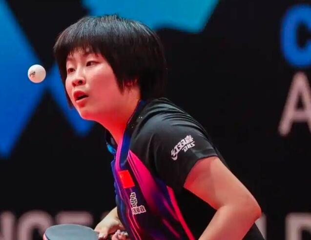 在伦敦球星挑战赛上，中国女乒年青小将覃予萱再次输给了，日本著名削球手桥本帆乃香，