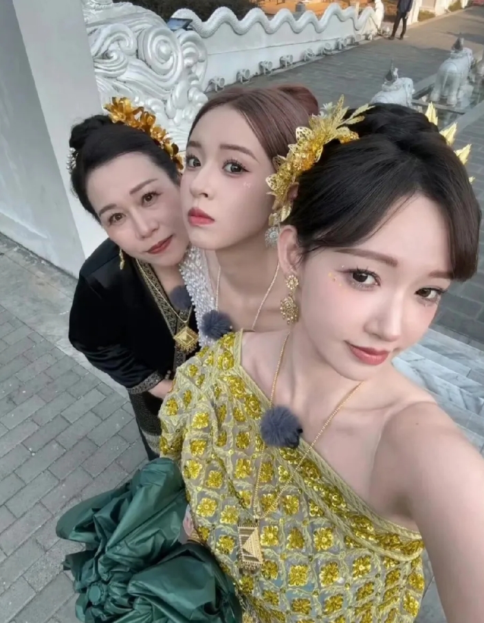 看了程潇和她妹妹，才知道什么叫失之毫厘差之千里！其实程潇和妹妹长得真的很像，脸型