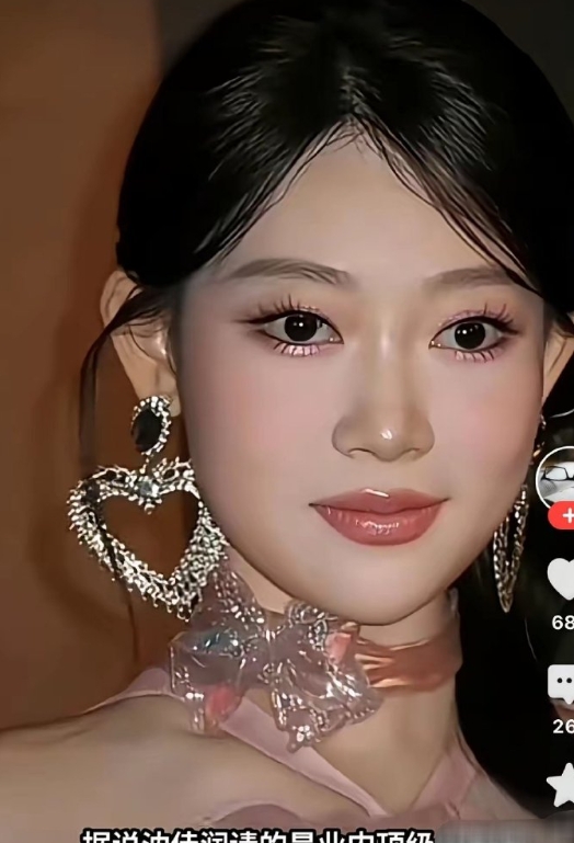 沈佳润常被吐槽卸了妆不好看、长得像爸爸，可金钱给的底气让她根本不在意。
人家不靠