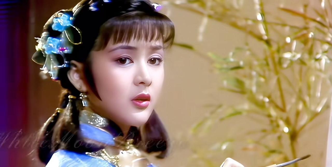 关之琳不愧是香江第一美女
这就是瓷娃娃的脸吧
真的好精致，像个娃娃一样
但是和李