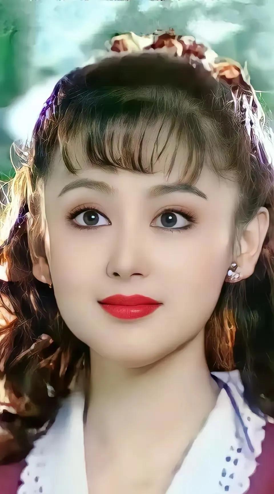 这张照片拍摄于1989年，中国内地女演员陈红的照片。这一年，她和当时的大腕刘晓庆