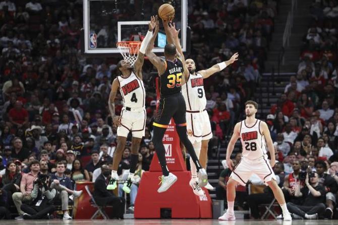 火箭连格林都不想出了吗？
根据The Athletic记者Kelly Iko在播
