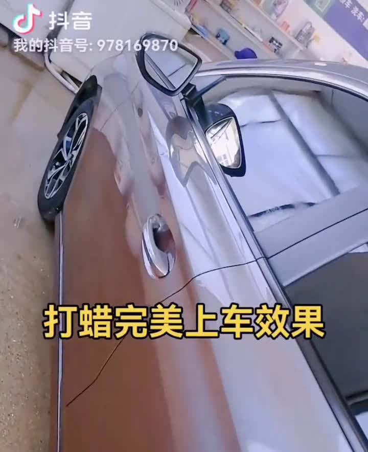 打蜡前：冰雹把车砸的全是坑，车主要求打个蜡，看后面效果。打蜡完美上车效果。
