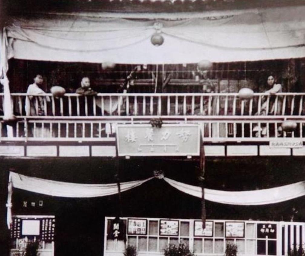 1950年，3名军人到成都三桥南街某餐馆吃饭，进门之后只点了一菜一汤，可老板娘听