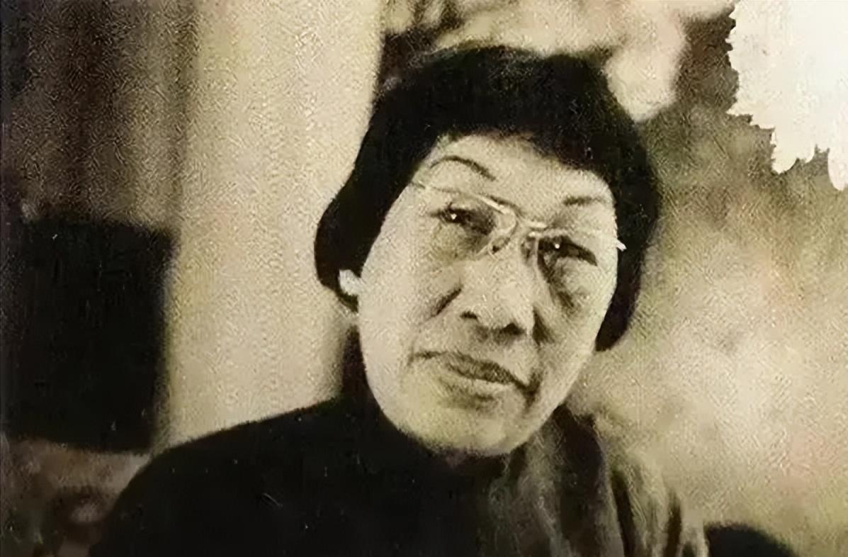 1908年，潘玉良被舅舅卖到妓院，嫌她狮鼻、口阔、厚嘴唇，实在是长得太丑，根本吃