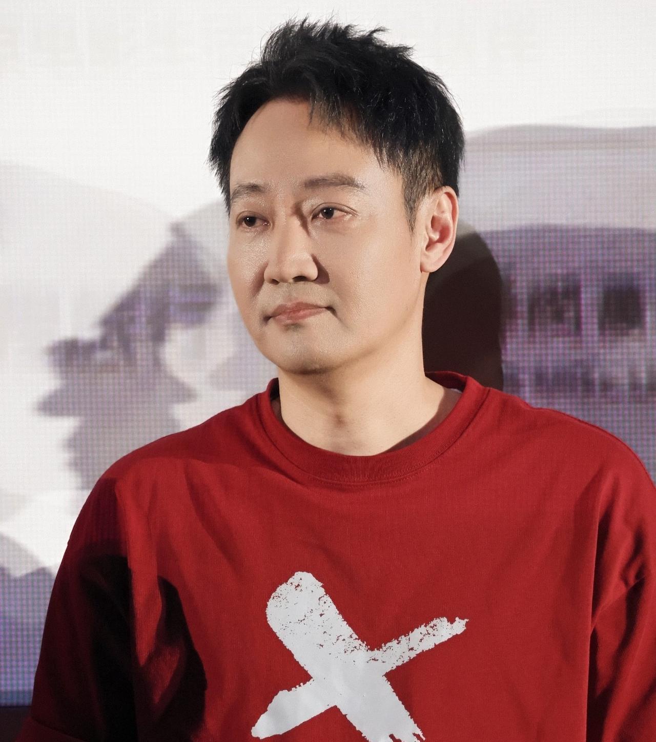 现在全网最烦恼的人
应该就是辛柏青了吧！
他一边需要面对自己妻子朱媛媛的离开，一