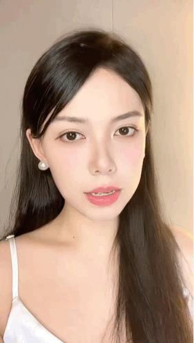 要把口红画脸上才有灵魂[捂脸]