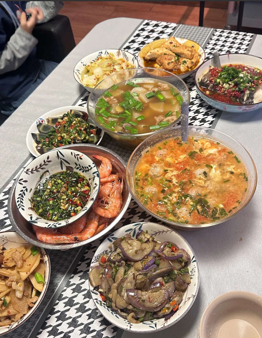 

结婚后和娘家不过三站地铁的距离，我便延续着出阁前的习惯，每个周末都拖家带口回