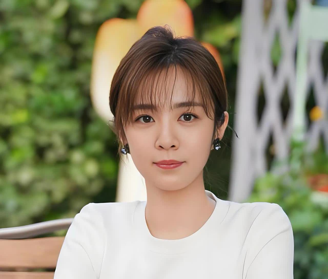 被张嘉译征服过的10位女明星，个个年轻：
一、闫妮
二、宋佳
三、秦海璐

