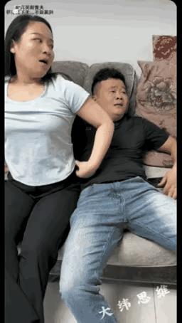 中年夫妻亲一口，噩梦做一宿。
有多少中年夫妻，你们没在一起亲吻了。
中年夫妻结婚