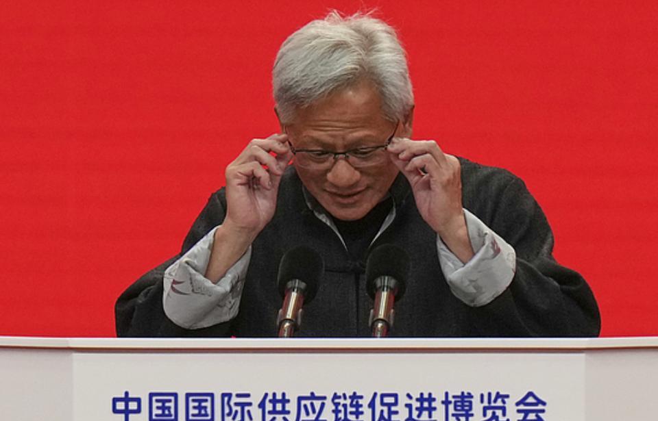 美国松口让英伟达卖 H20 芯片给中国，哪是什么善意？分明是包藏着更阴的算计——