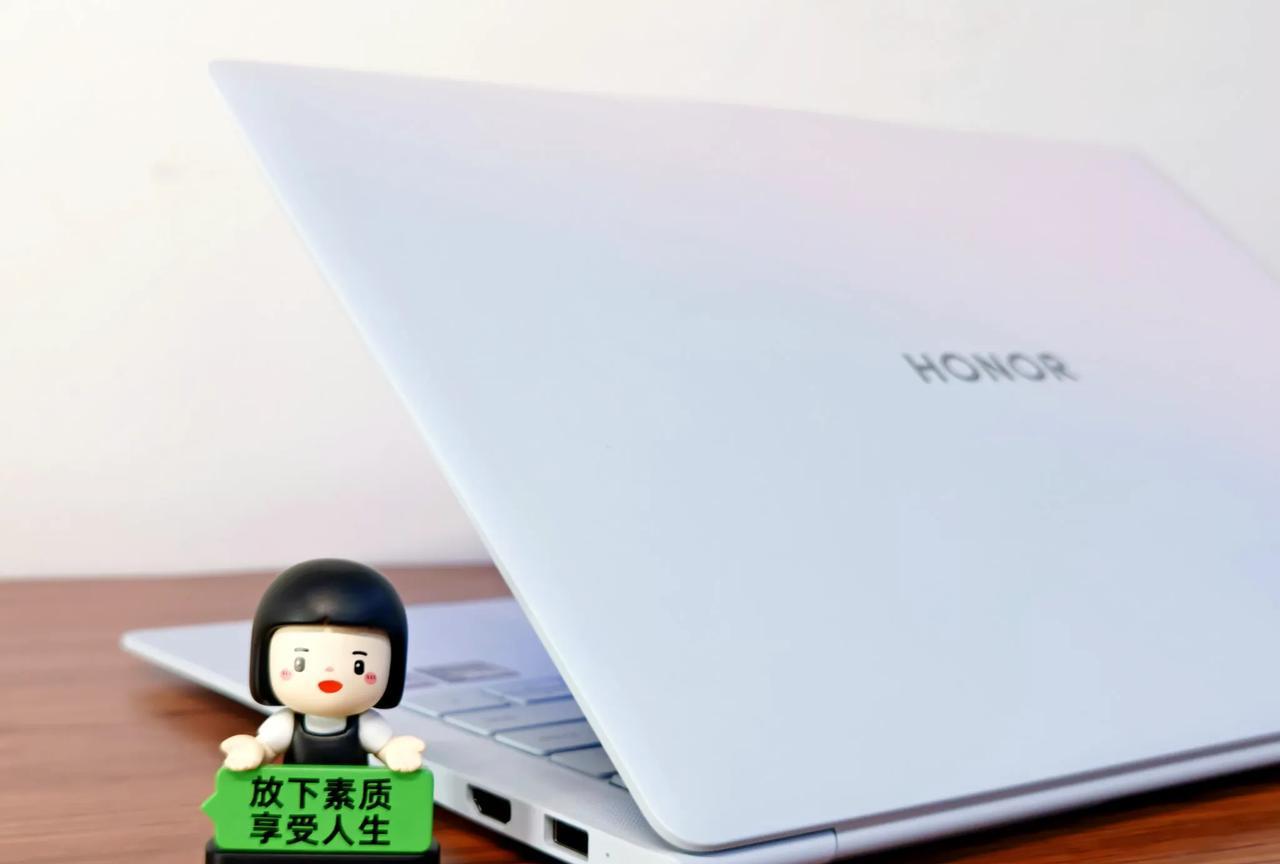 笔记本摄像头新玩法来了？
荣耀MagicBook Art14摄像头原来是这么玩的