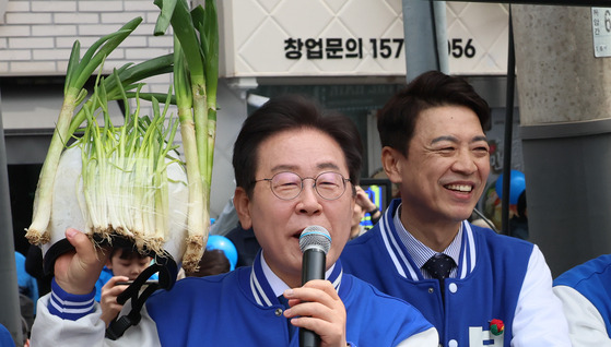 咖啡只卖120？李在明惹众怒











啥？一杯咖啡成本才120韩元