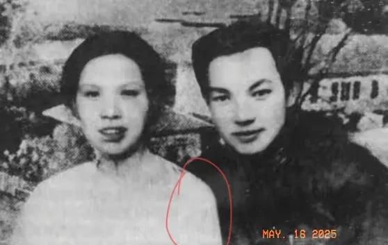 为了革命，许多人常年在外奔波，也有人变卖了家里的田产。就算这样，他们也无怨无悔。