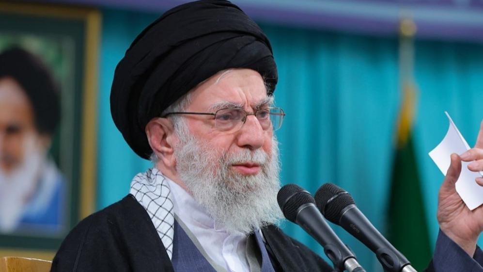 大战一触即发？伊朗领袖怒斥美国，特朗普却话里有话