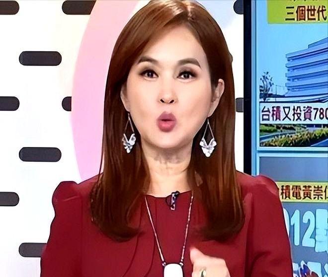 台湾女主持佩佩最近在节目里一段“咆哮式”发言火了！
这位从小听着“大陆落后论”长