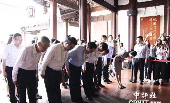 【马英九在福州缅怀先烈先贤两度落泪，港媒：感受千古家国情】
中国国民党前主席马英