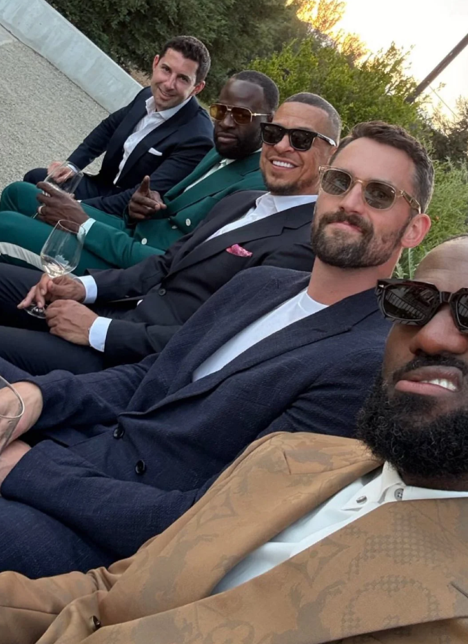 美媒NBA Memes更新社交媒体，晒出德雷蒙德-格林与凯文-乐福、勒布朗-詹姆