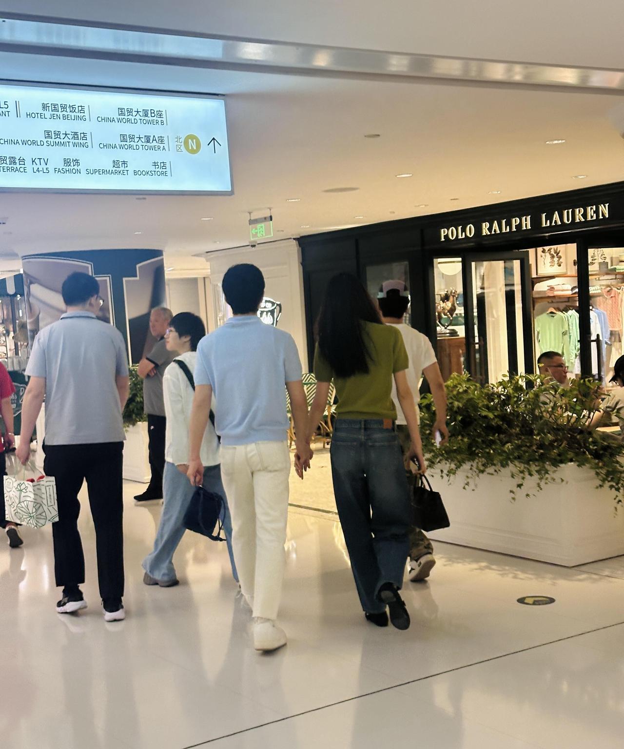说井柏然是内娱最会挑女友的男明星，没人反对吧？？从清冷文艺女神、明艳港风美人到气