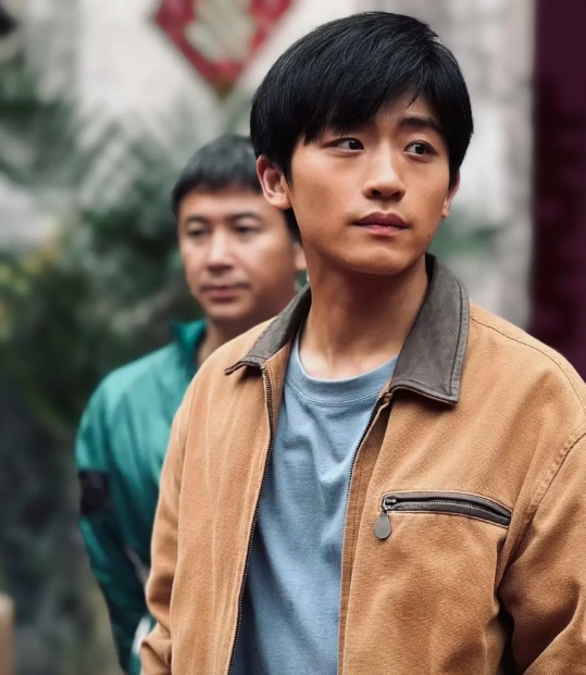 《扫毒风暴》，5个没用的角色：

1、杨威。看片尾的演员表，他是主演，给的镜头也