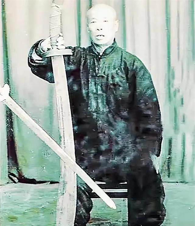 77岁老汉夺刀反杀日军！谁说他老了没用？
1944年湖南娄底，三个披头散发的妇女
