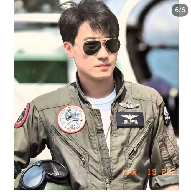 乐基儿居然放着黎明这样的大帅哥不要！

黎明当年那可是万千少女的梦中情人，颜值高