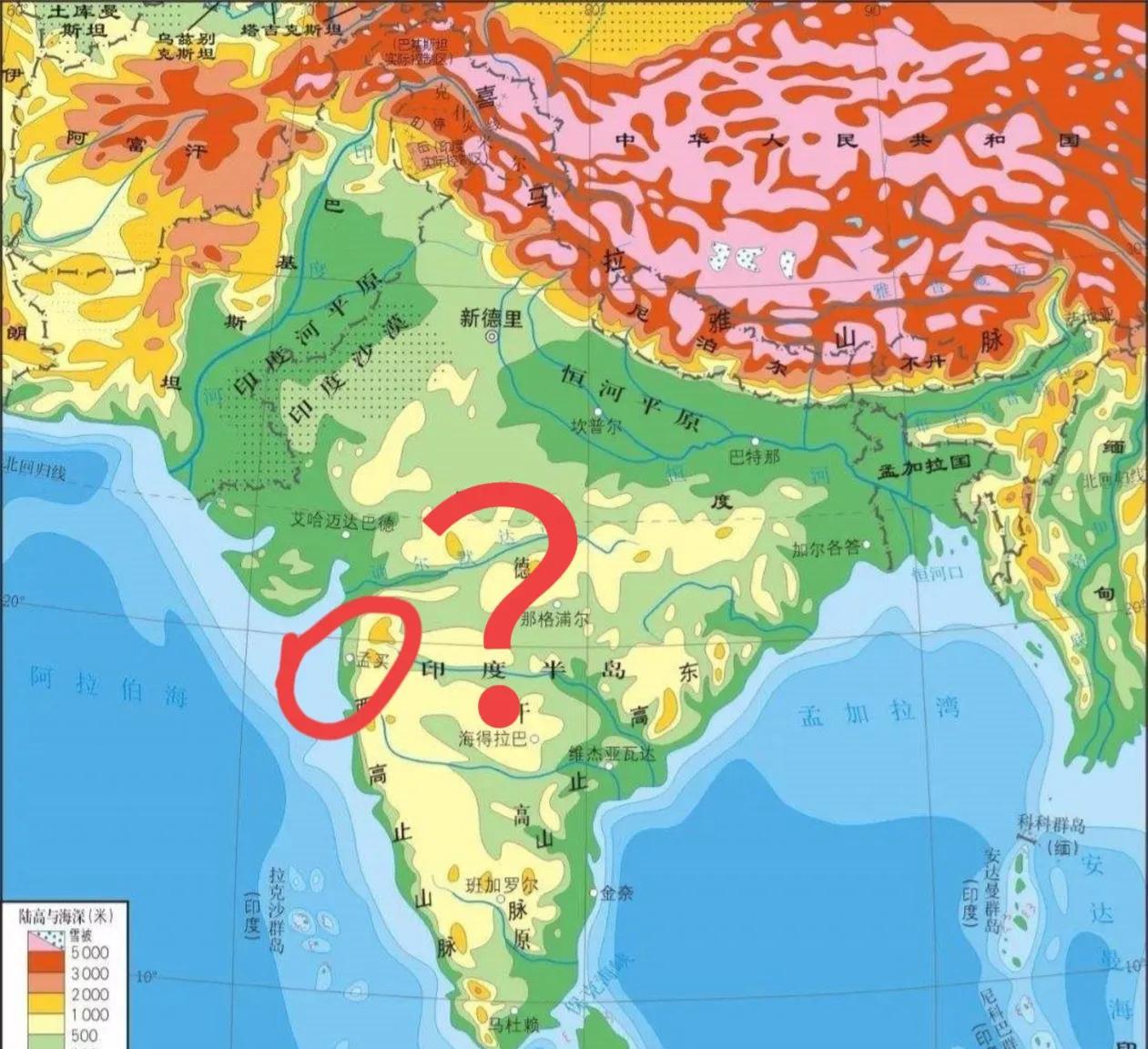 发现一件很奇怪的事情，印度最大城市孟买，为什么会建在一个如此偏僻狭窄的地方？
孟