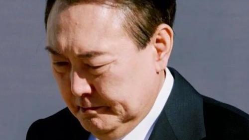尹锡悦政治覆灭史：一场自我毁灭的