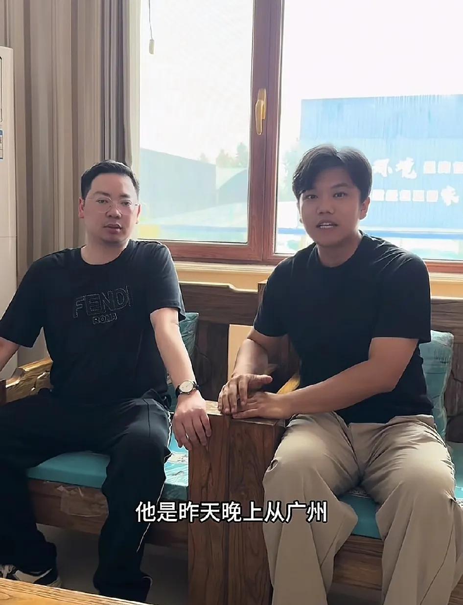 解清帅又出镜了，这次通过他爸的账号，帮助他爸一起做寻亲。看上去，解清帅的表情各方