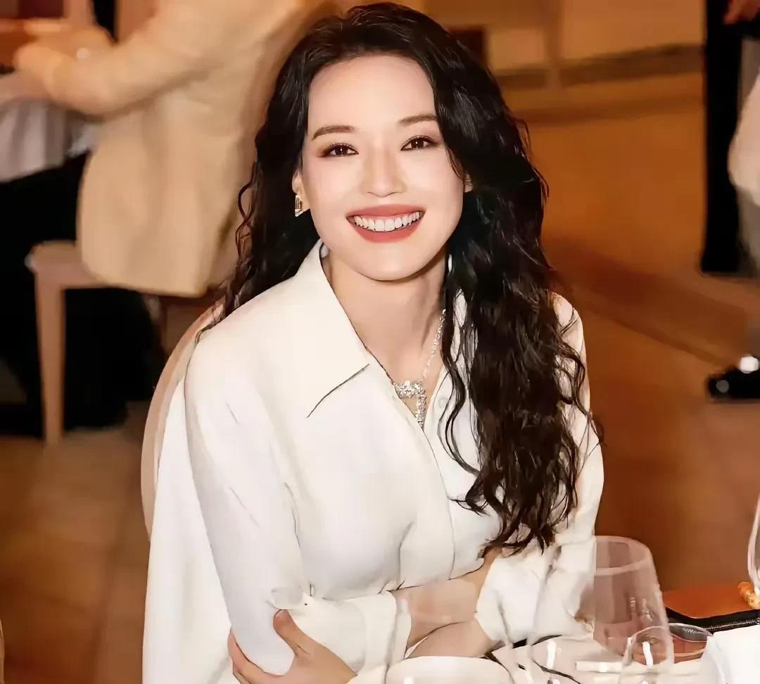 林志玲和舒淇真太美了，身材好，样貌打扮也是漂亮至极。
果然还是中年女性最有魅力，