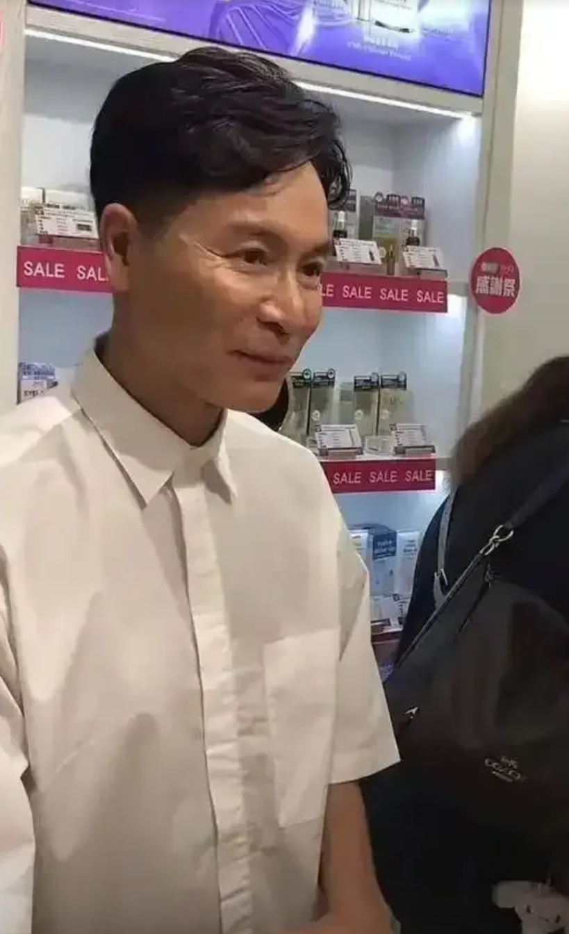 郭晋安，60岁，脸僵了！
陈浩民，56岁，脸僵了！
古天乐，55岁，脸僵了！
