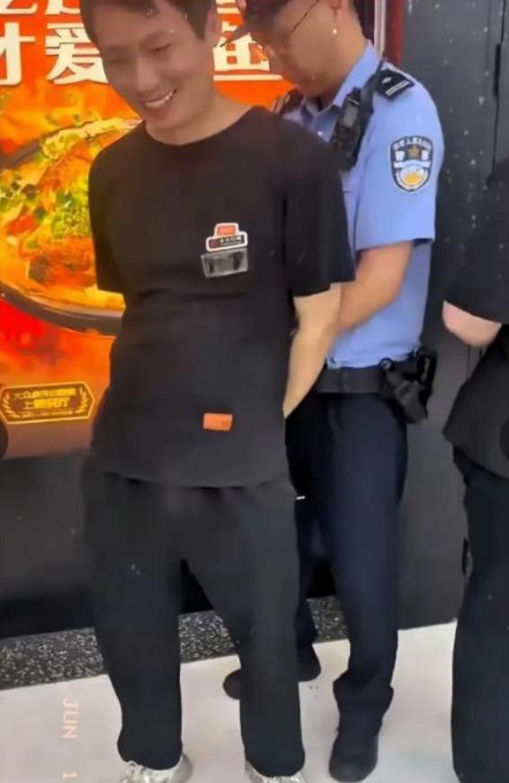 北京警方出手了！探鱼烤鱼店老员工猥亵多名未成年女实习生，行政拘留14天，并被公司