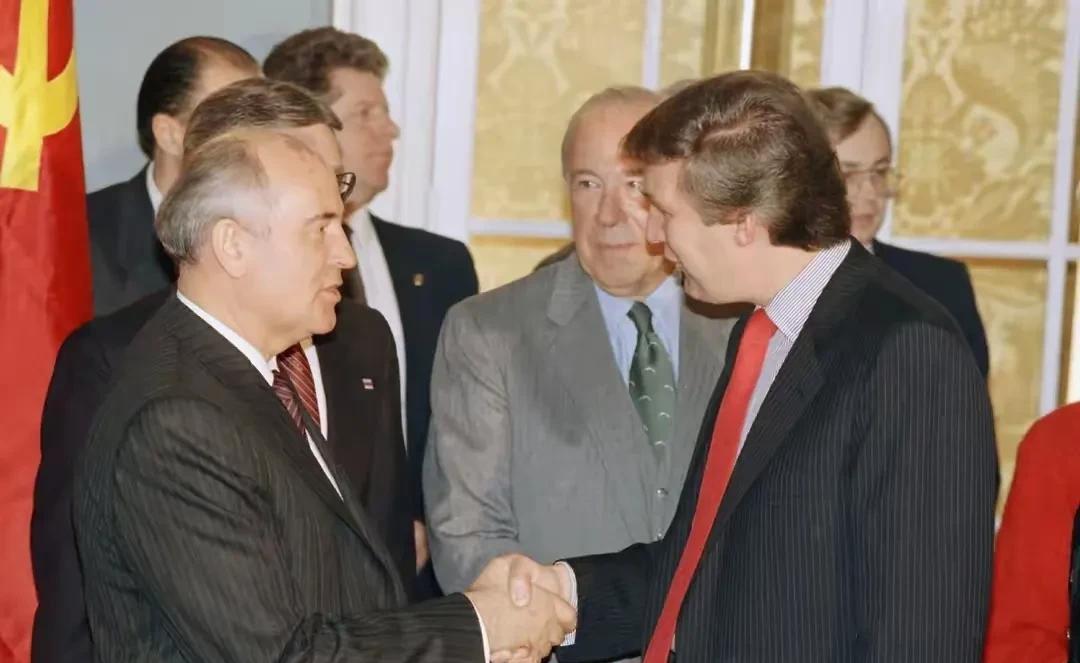 关于苏联，我想到的是美国总统川普。川普在年轻的时候就曾经去苏联朝见时任苏联总统的