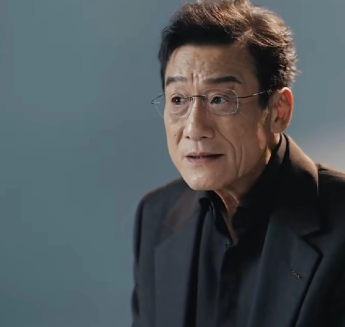 这次回应了退休一事
字里行间却透露着遗憾和无奈，这到底是怎么回事呢？
原来，老戏