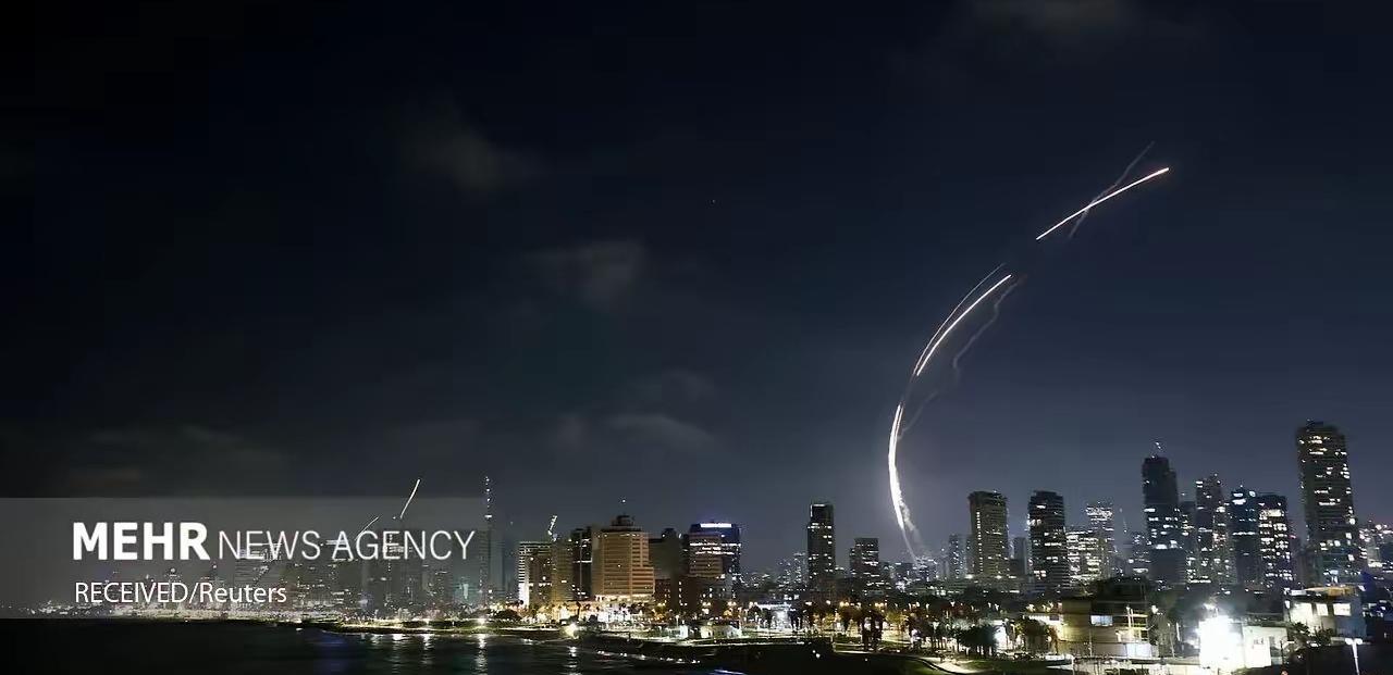 以色列对伊朗一通空袭，炸得火光冲天，看着挺震撼，实则根本没法从战略上解决问题！连