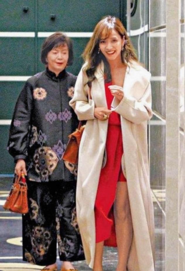 一直认为能教养出优秀女儿的人本身也不是有多坏的人，感情这种事情真的很难说，比如结