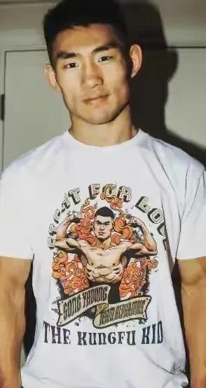 张名扬和宋亚东他们在UFC两个级别谁会拿到级别金腰带。
宋亚东在UFC已经有八年