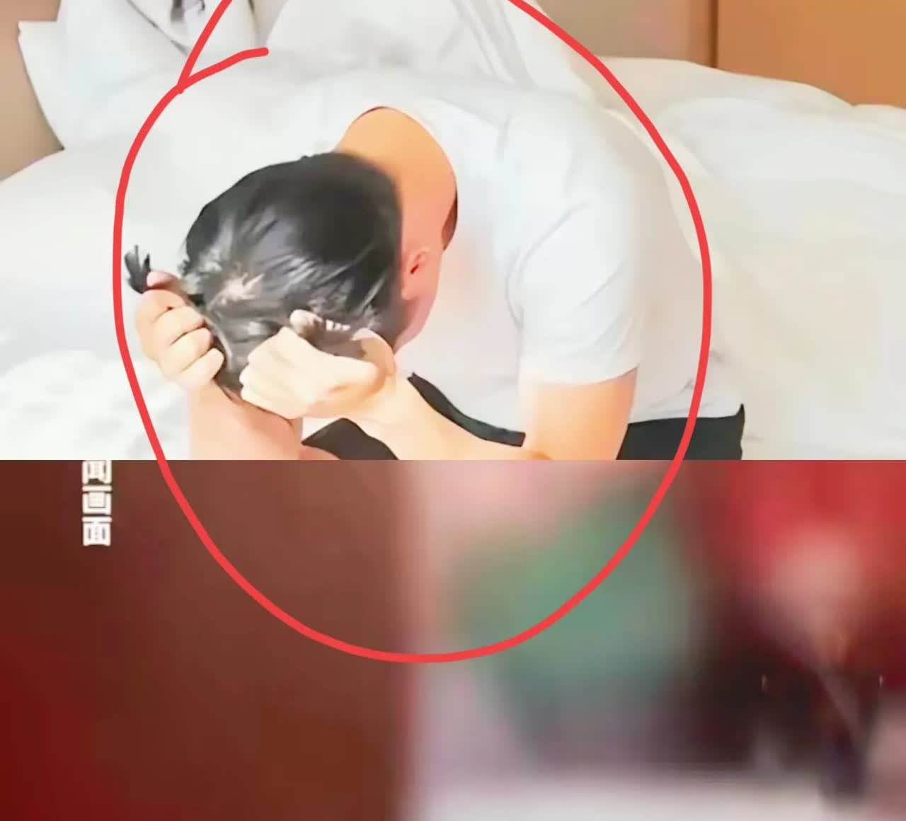 山东淄博这事儿真的太离谱了！

女子出轨和情人酒店幽会，被老公抓现行。情人主