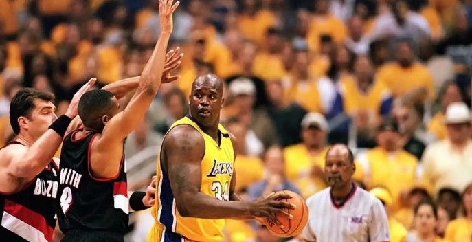 如何看待奥尼尔认同阿里纳斯的科比乘客论？
近日，NBA名宿沙奎尔-奥尼尔做客《O
