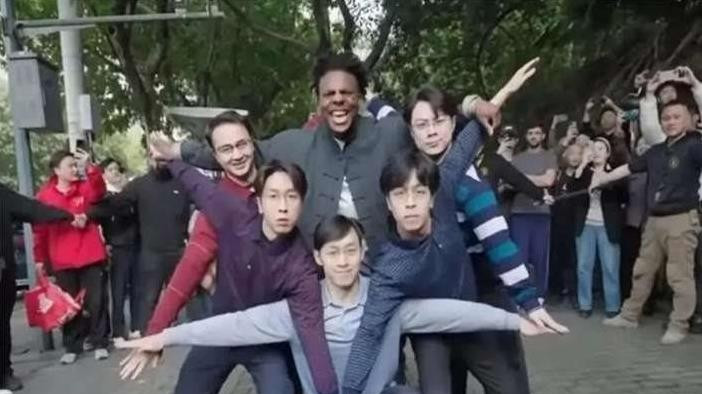 从“甲亢哥”中国直播之旅看新媒体时代的文化交流新范式