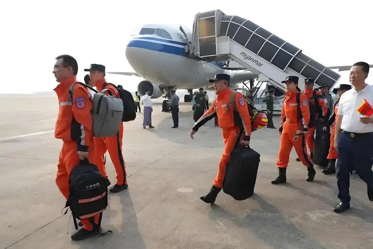 缅甸地震后，各国救援不比不知道，差距太大：
1、中国第一时间1亿救援物资以及救援